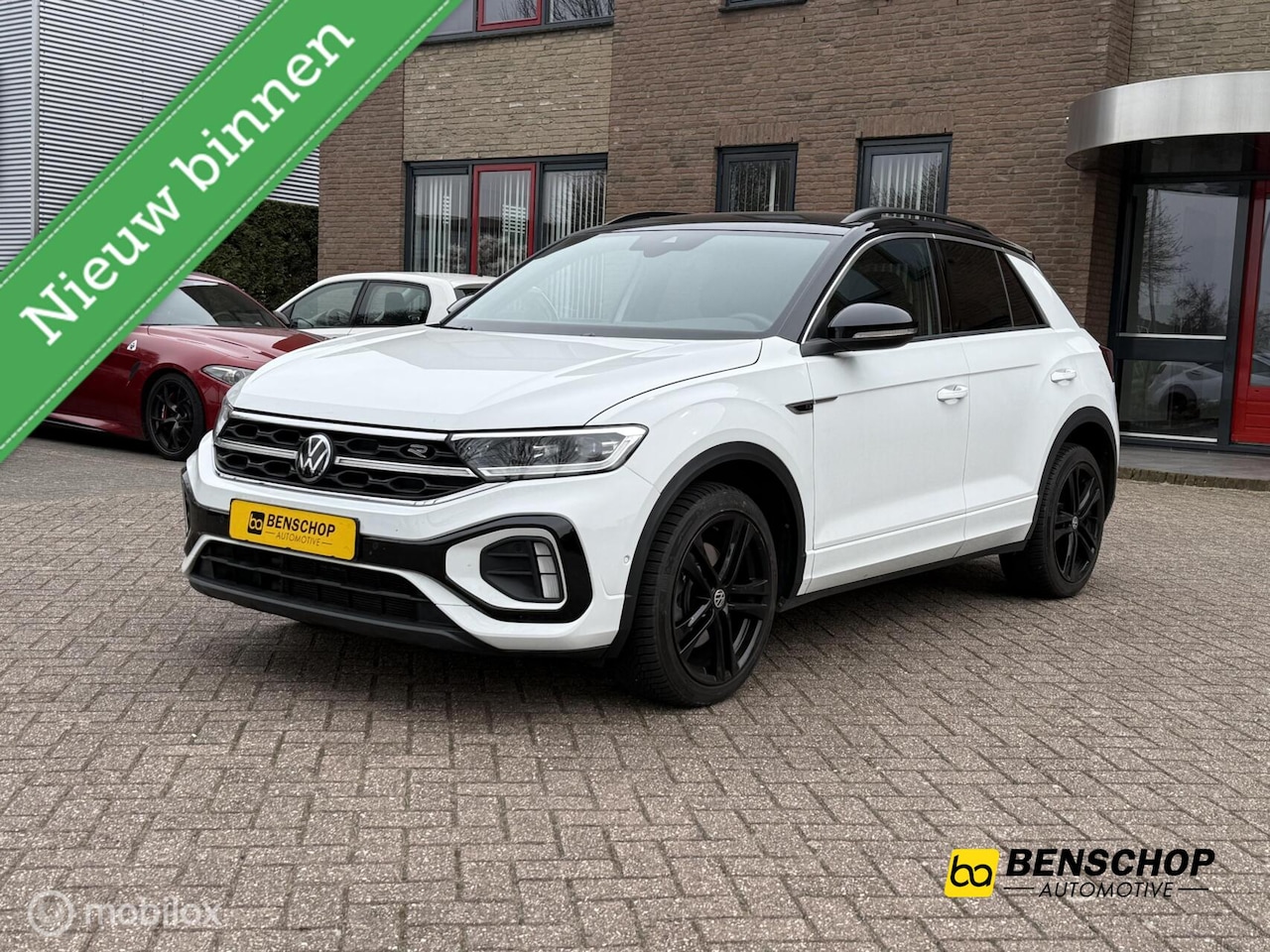 Volkswagen T-Roc - 1.5 TSI R-Line Bi-Tone Navi Carplay Virtual Camera 18 inch - AutoWereld.nl
