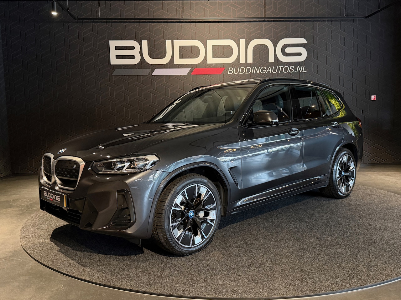 BMW iX3 - High Executive 80 kWh | M-sport | Pano | Adap Cruise - AutoWereld.nl