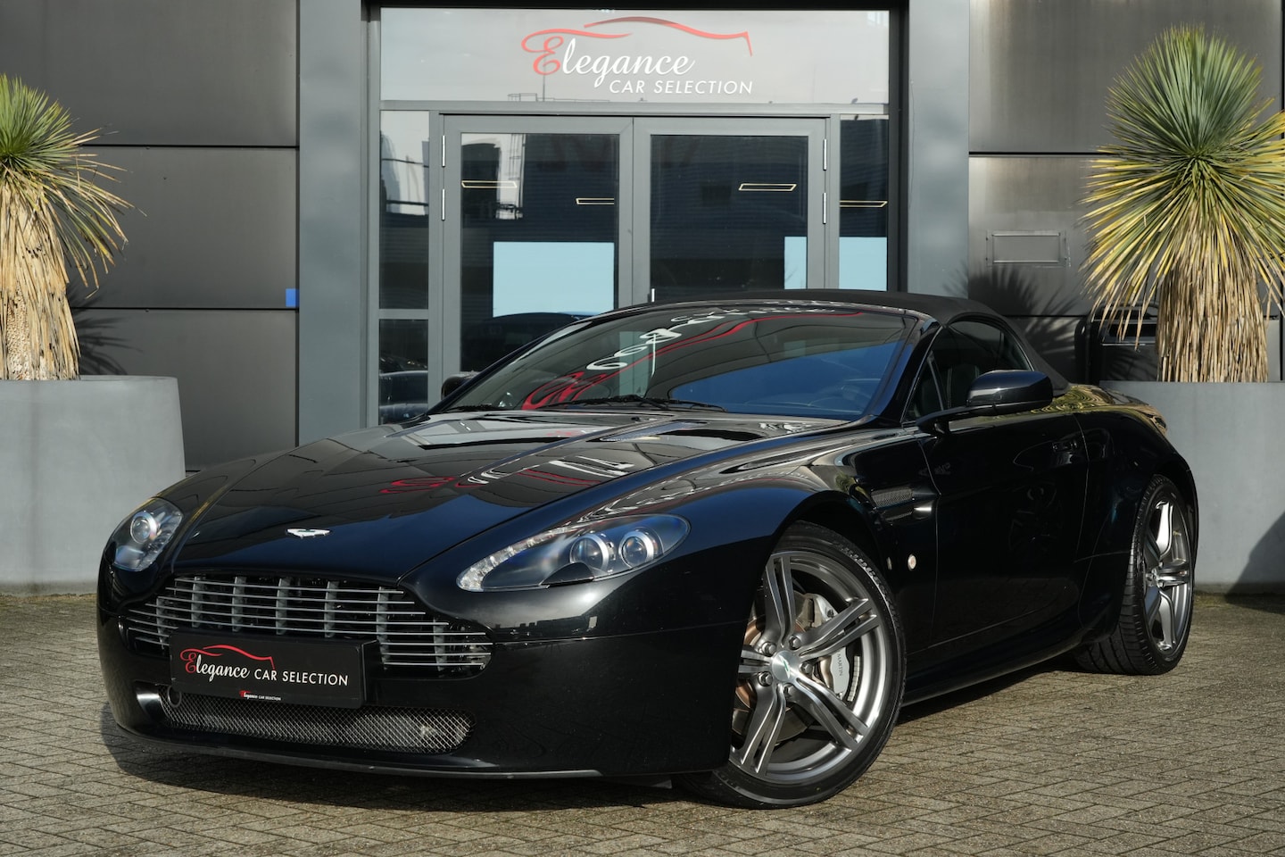 Aston Martin V8 Vantage Roadster - 4.3 V8 Sportshift 406pk N400 Edition Nr.153/240 - AutoWereld.nl