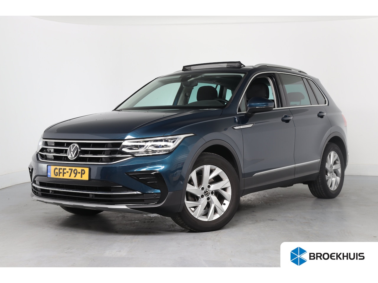 Volkswagen Tiguan - 1.5 TSI Elegance | Trekhaak | Navigatie | Panorama dak | Camera | Climate control | Stoelv - AutoWereld.nl
