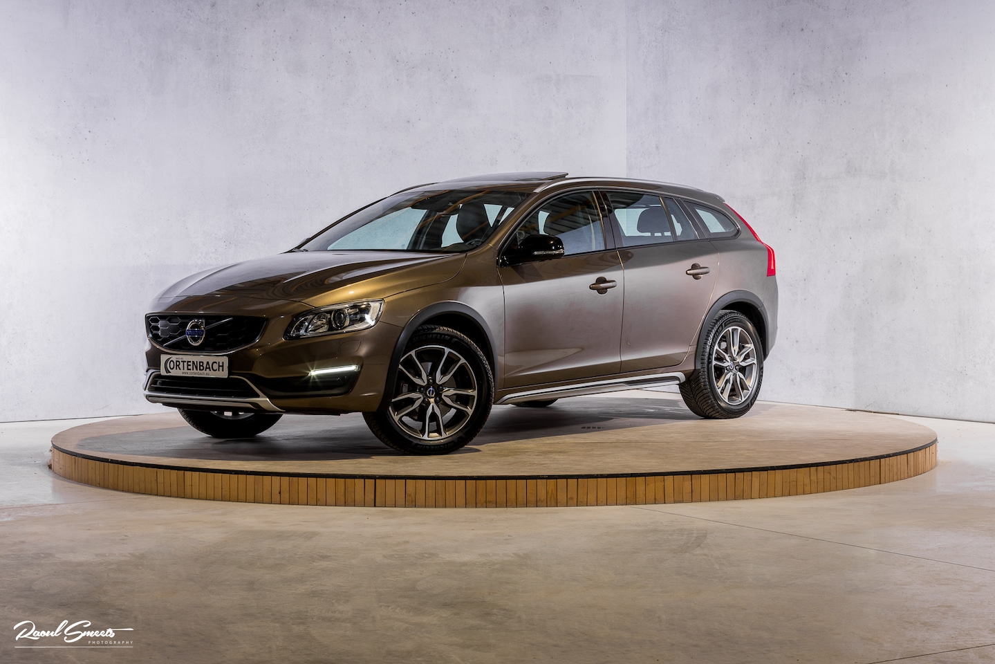 Volvo V60 Cross Country - 2.0 T5 Nordic+ | Afn.Trekhaak | Panorama dak | Cruise control | Memory | - AutoWereld.nl
