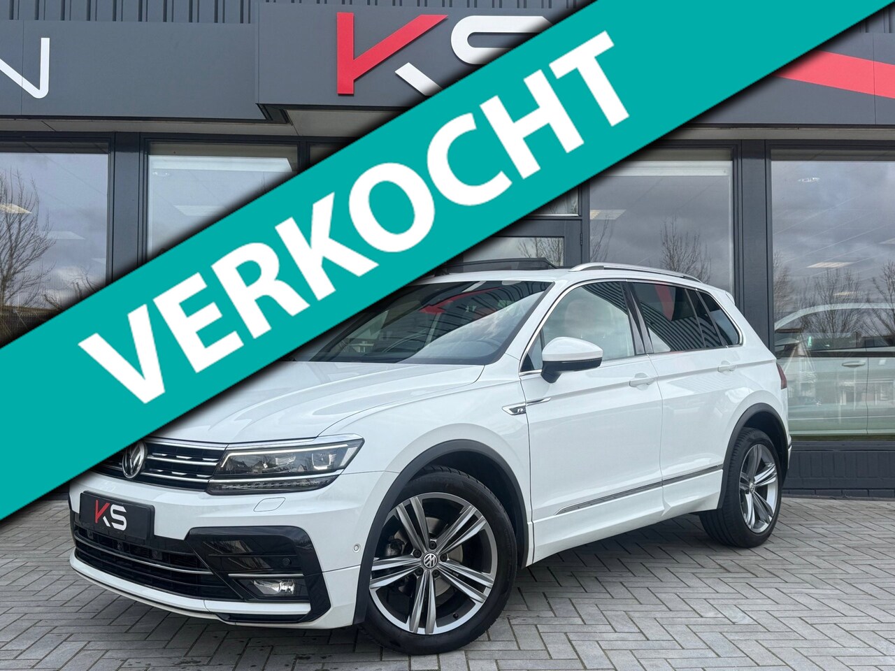 Volkswagen Tiguan - 1.5 TSI ACT Highline R Line Virtual Pano Leder 360 Camera - AutoWereld.nl