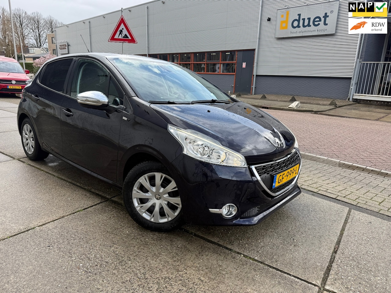 Peugeot 208 - 1.2 PureTech Style Pack Plus 5DR GLAS DAK NEW APK CLIMA - AutoWereld.nl