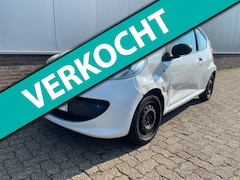 Peugeot 107 - 1.0-12V XR 3 Deurs 118070 Kilometer