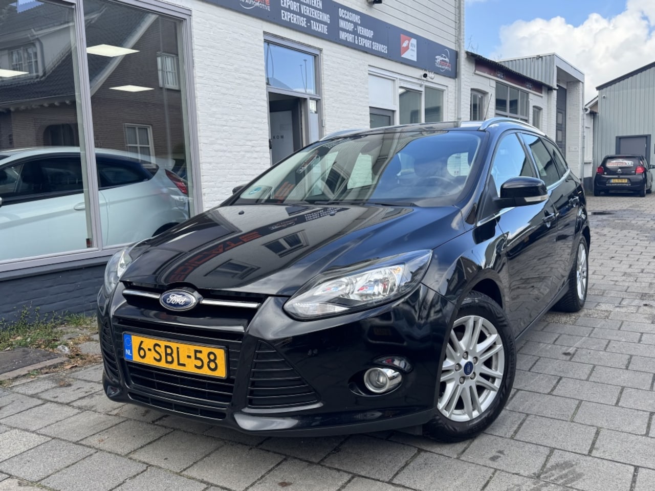 Ford Focus Wagon - 1.0 EcoB. Titanium - AutoWereld.nl