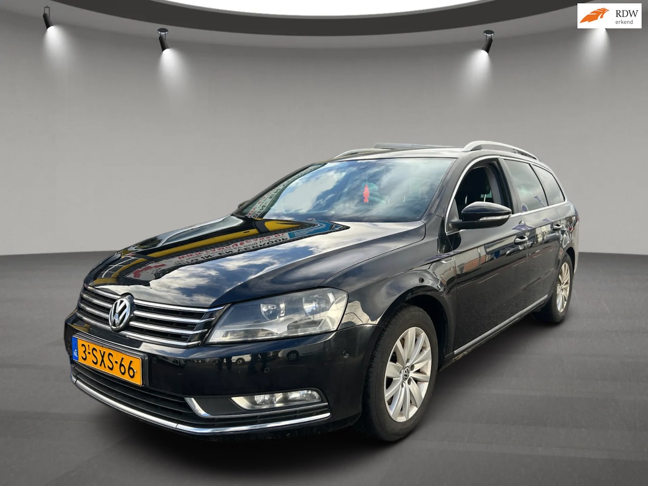 Volkswagen Passat Variant - 1.6 TDI R-Line Executive Edition DSG - AutoWereld.nl