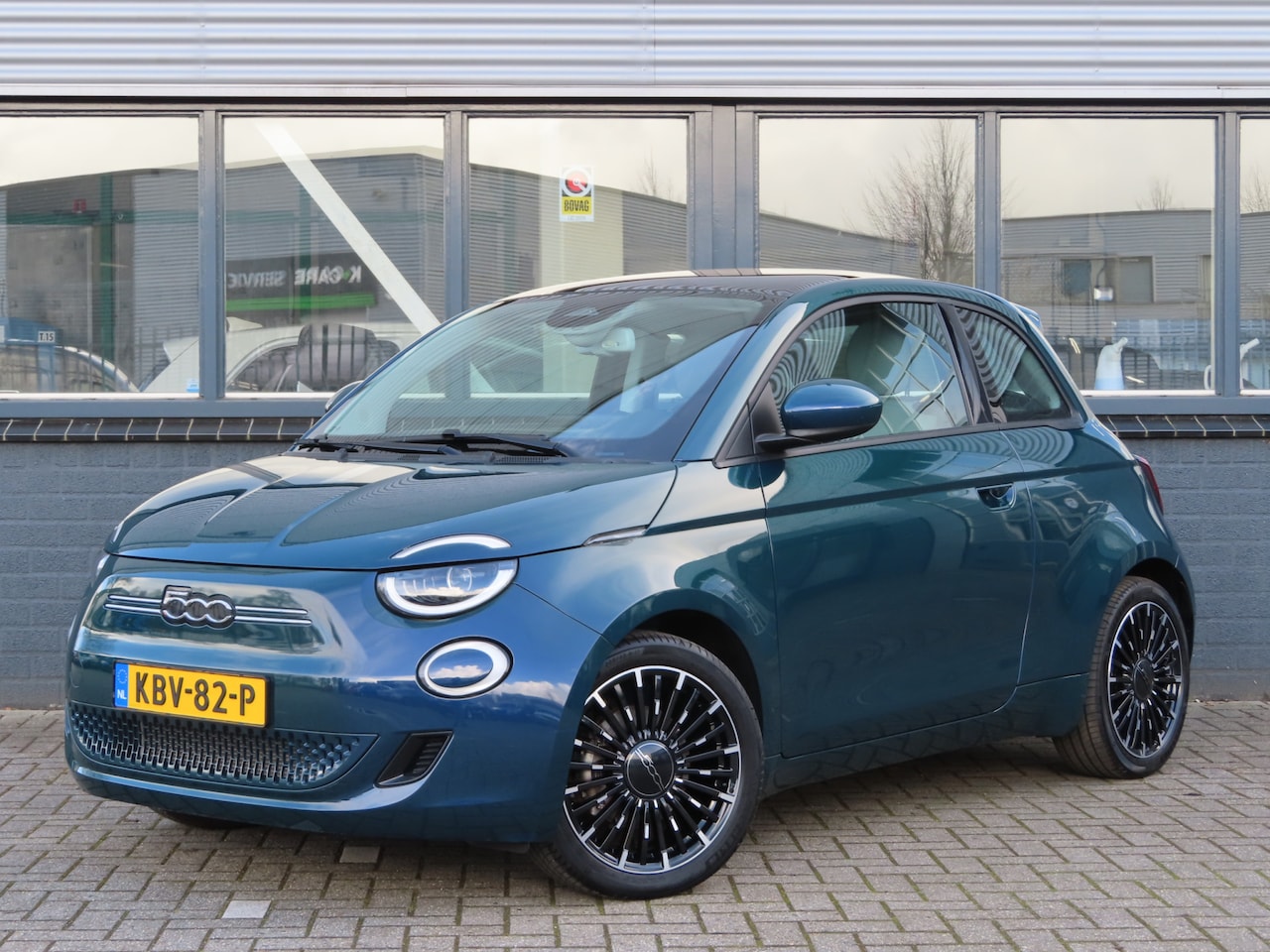 Fiat 500 - 3+1 Icon Plus 42 kWh | pano dak | carplay | 17 inch - AutoWereld.nl