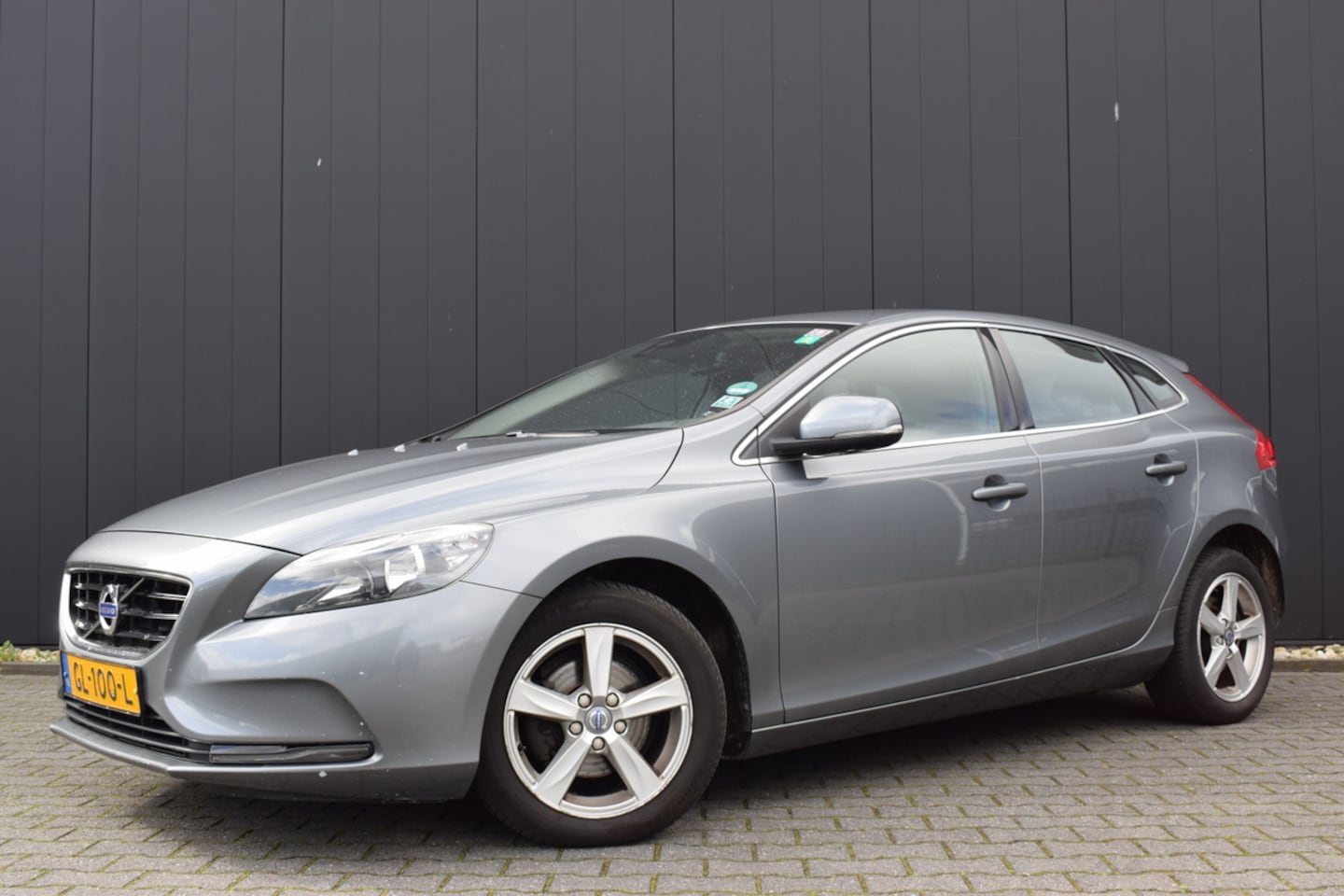 Volvo V40 - 2.0 D2 Momentum Business ECC | Half Leder | Full Map Navi | Telefonie | Volledig Onderhoud - AutoWereld.nl