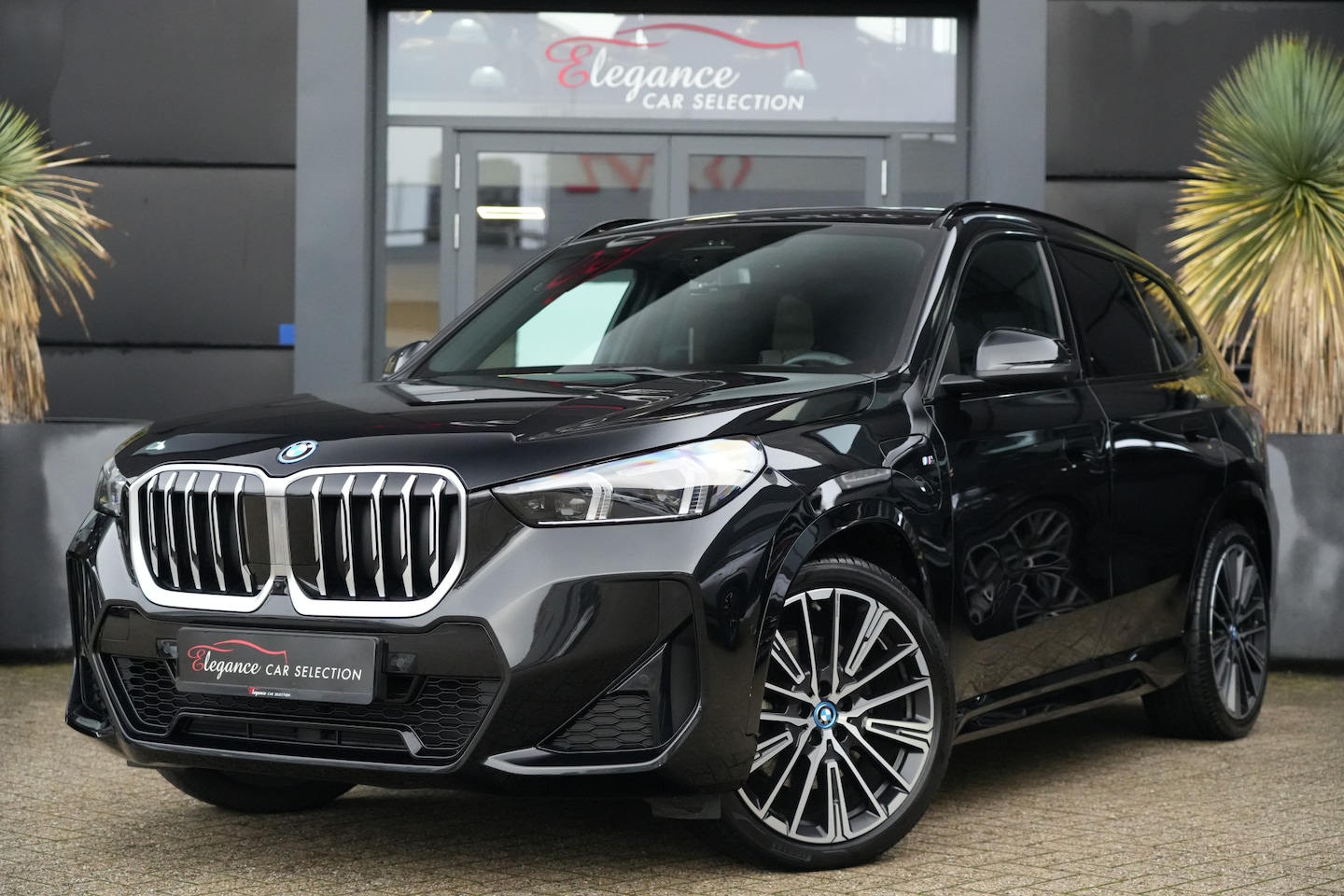 BMW X1 - xDrive25e M Sport 245pk Panoramadak/HeadUpDisplay/360Camera - AutoWereld.nl