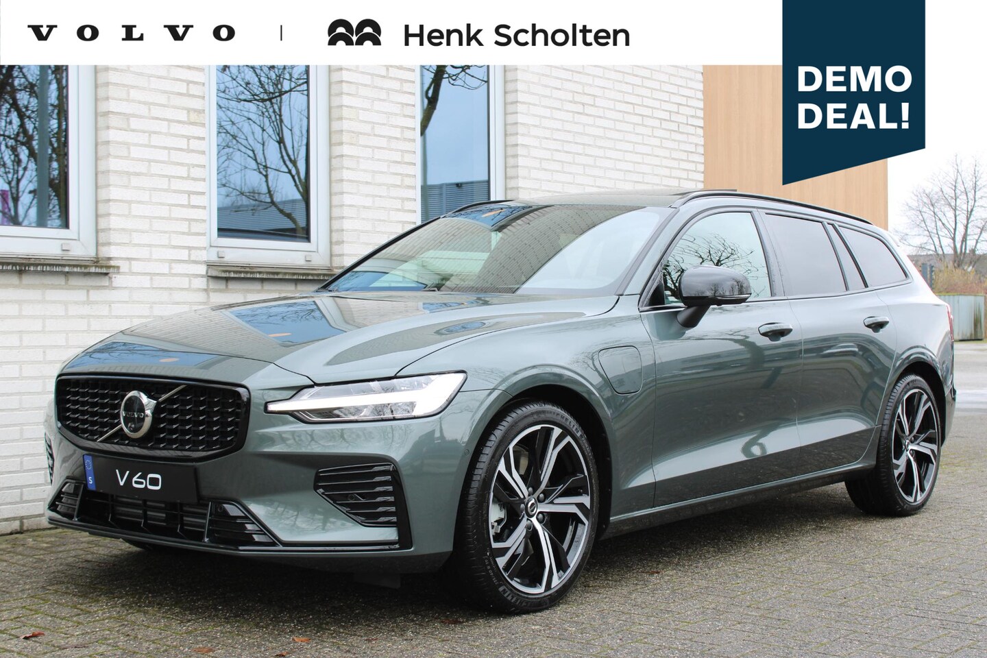 Volvo V60 - T6 Plug-in hybrid AWD Plus Dark | Panoramadak | Harman Kardon geluidsysteem | Rondomzicht - AutoWereld.nl