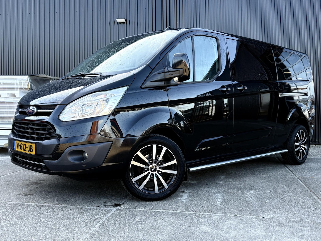 Ford Transit Custom - 290 2.0 TDCI L2H1 Limited DC MARGE | 2X SCHUIFDEUR | VOORRUITVERWARMING | STOELVERWARMING - AutoWereld.nl