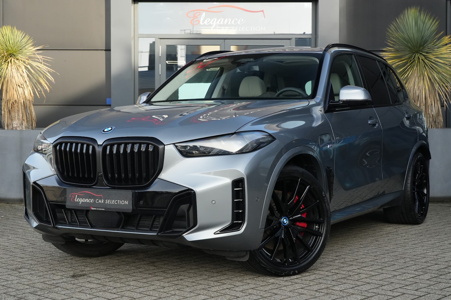BMW X5 - xDrive50e M Sport 490pk Panoramadak/AR/HUD/Trekhaak - AutoWereld.nl