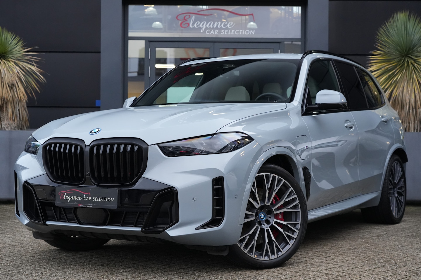 BMW X5 - xDrive50e M Sport 490pk Panoramadak/AR/HUD/Trekhaak - AutoWereld.nl