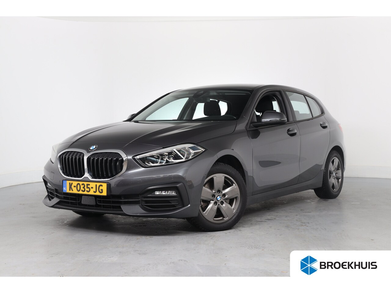 BMW 1-serie - 118i Executive Edition | Trekhaak afn. | Climate Control | Parkeersensoren | Navigatie | A - AutoWereld.nl