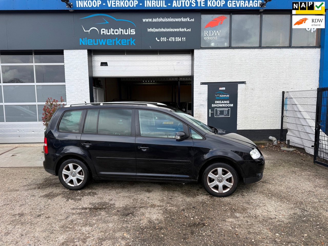 Volkswagen Touran - 2.0-16V FSI Highline/ 7 Persoons/ mwt Airco, NAP en een nieuwe APK!!! - AutoWereld.nl