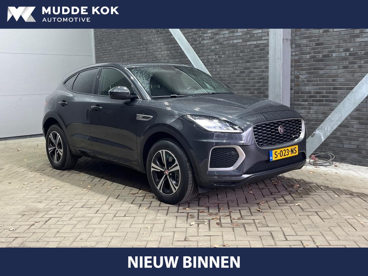 Jaguar E-Pace - P300e R-Dynamic SE | ACC | Trekhaak | Camera | Getint Glas - AutoWereld.nl