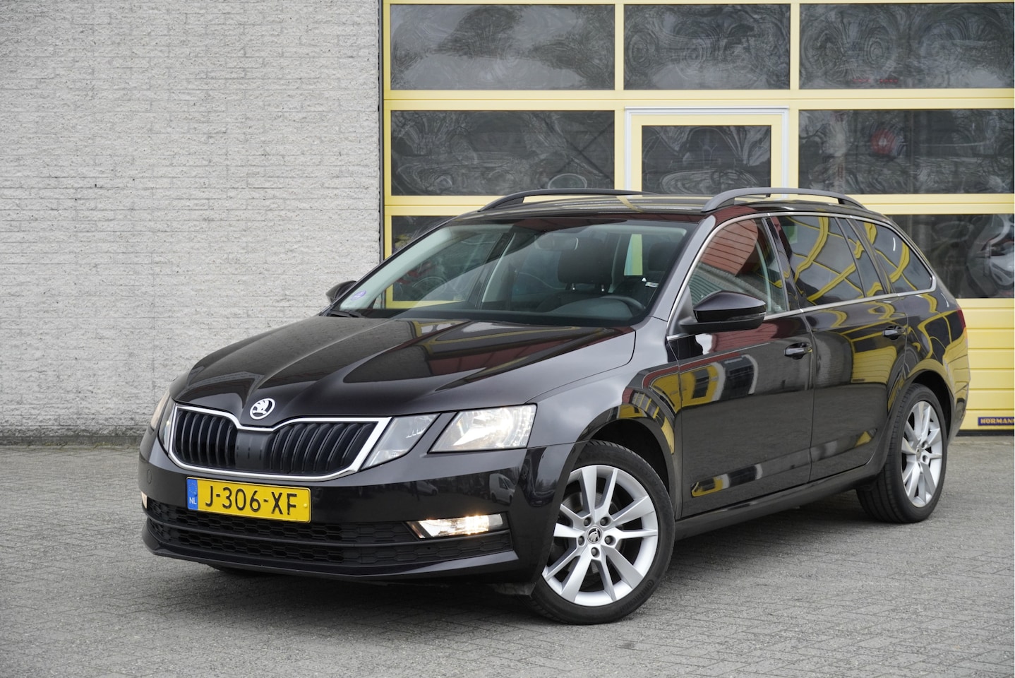 Skoda Octavia Combi - 1.5 TSI 150PK! Automaat Business Edition BJ2020 Lmv 17" | Led | Pdc | Trekhaak | App-Conne - AutoWereld.nl