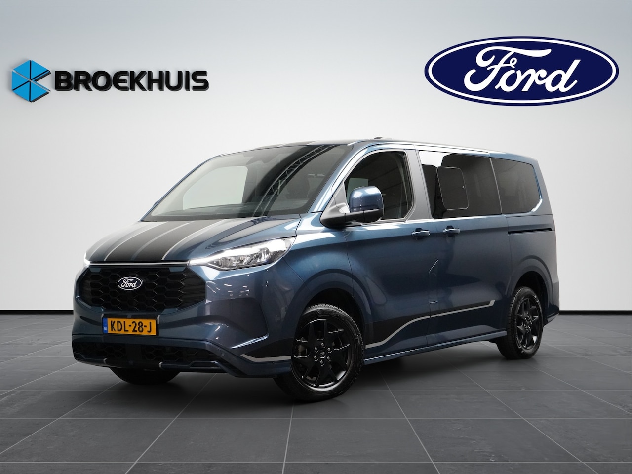 Ford Model T - Custom 340 2.5 PHEV L1H1 Sport 233pk | 8 Persoons | Elekt. Trekhaak | Winterpack | 4 jaar - AutoWereld.nl
