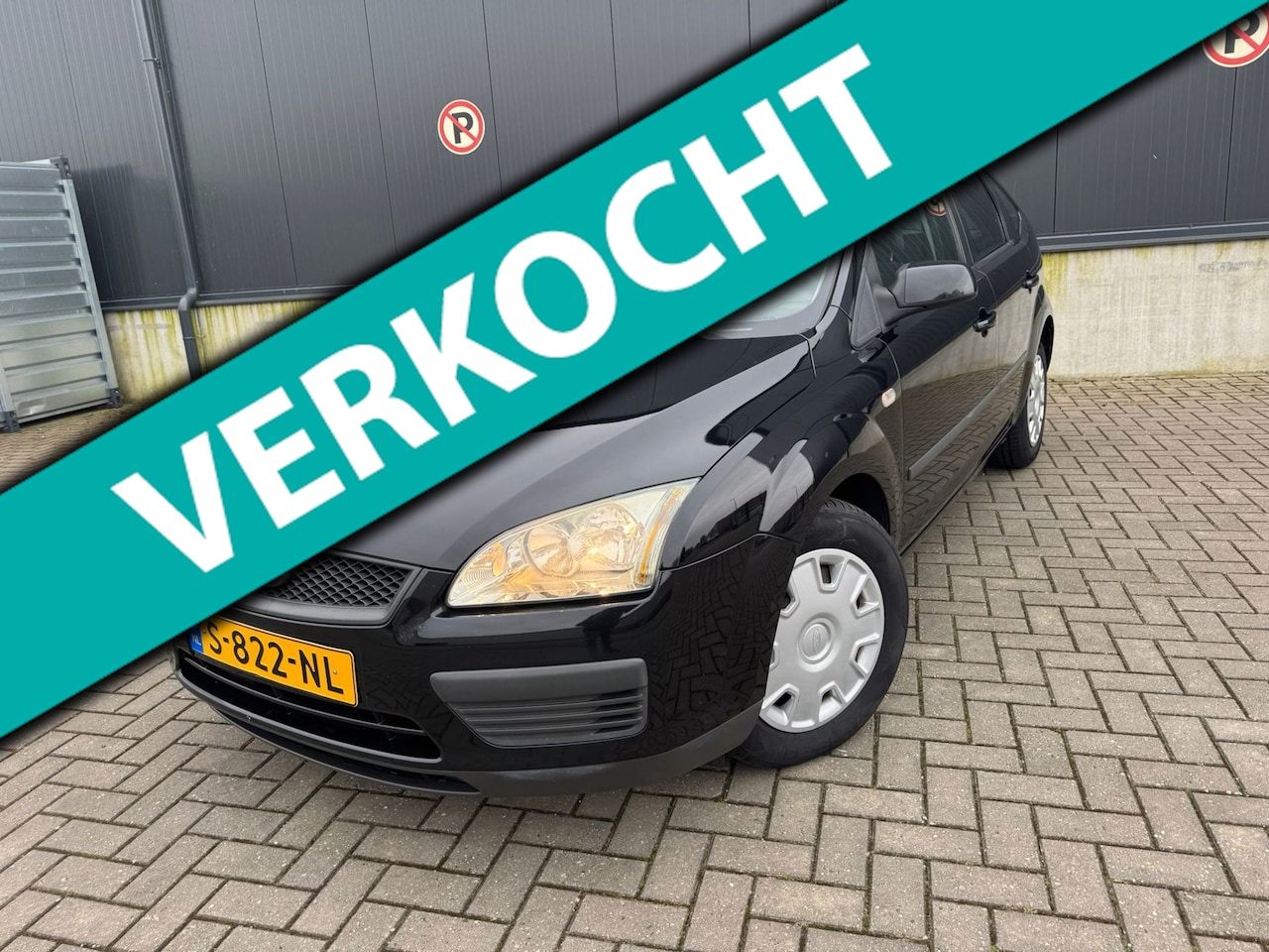 Ford Focus - 1.6-16V Champion / airco / stoel + voorruitverw. / radio-cd - AutoWereld.nl