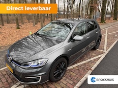 Volkswagen e-Golf - 136 pk | Achteruitrijcamera | Warmtepomp | Navigatie | Cruise control Adaptief | Digitaal