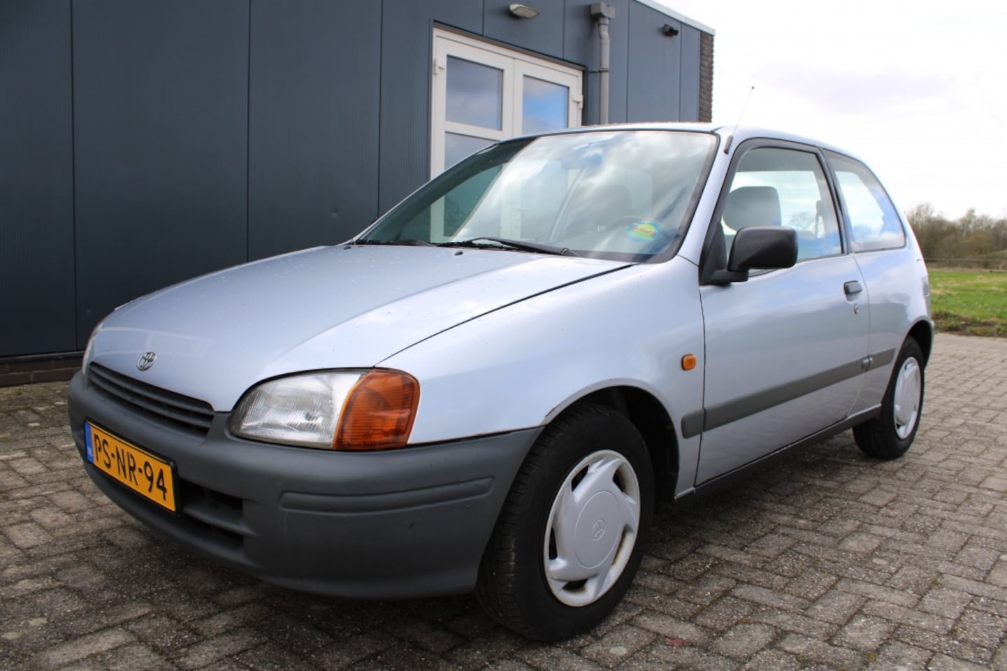 Toyota Starlet - 1.3-16V XLi-AUTOMAAT-Nw APK tot 25-03-2027 - AutoWereld.nl