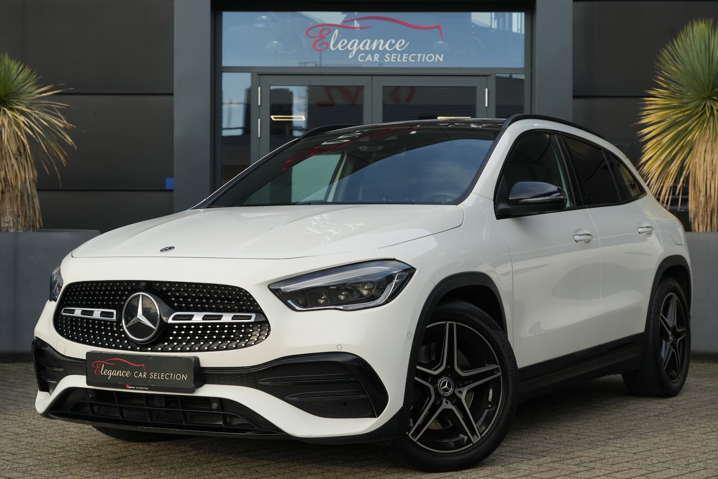 Mercedes-Benz GLA-Klasse - 250 4MATIC AMG Line 225pk Panoramadak/Stoelverwarming/Camera - AutoWereld.nl