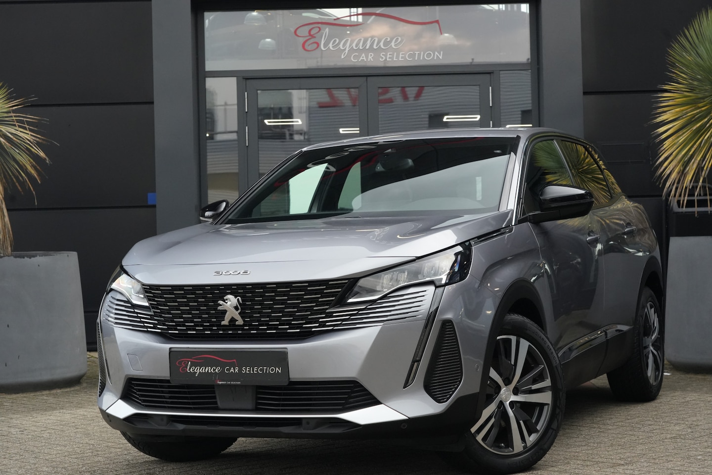 Peugeot 3008 - 1.2 PureTech Allure Pack Business 131pk Navigatie/Trekhaak/Camera - AutoWereld.nl