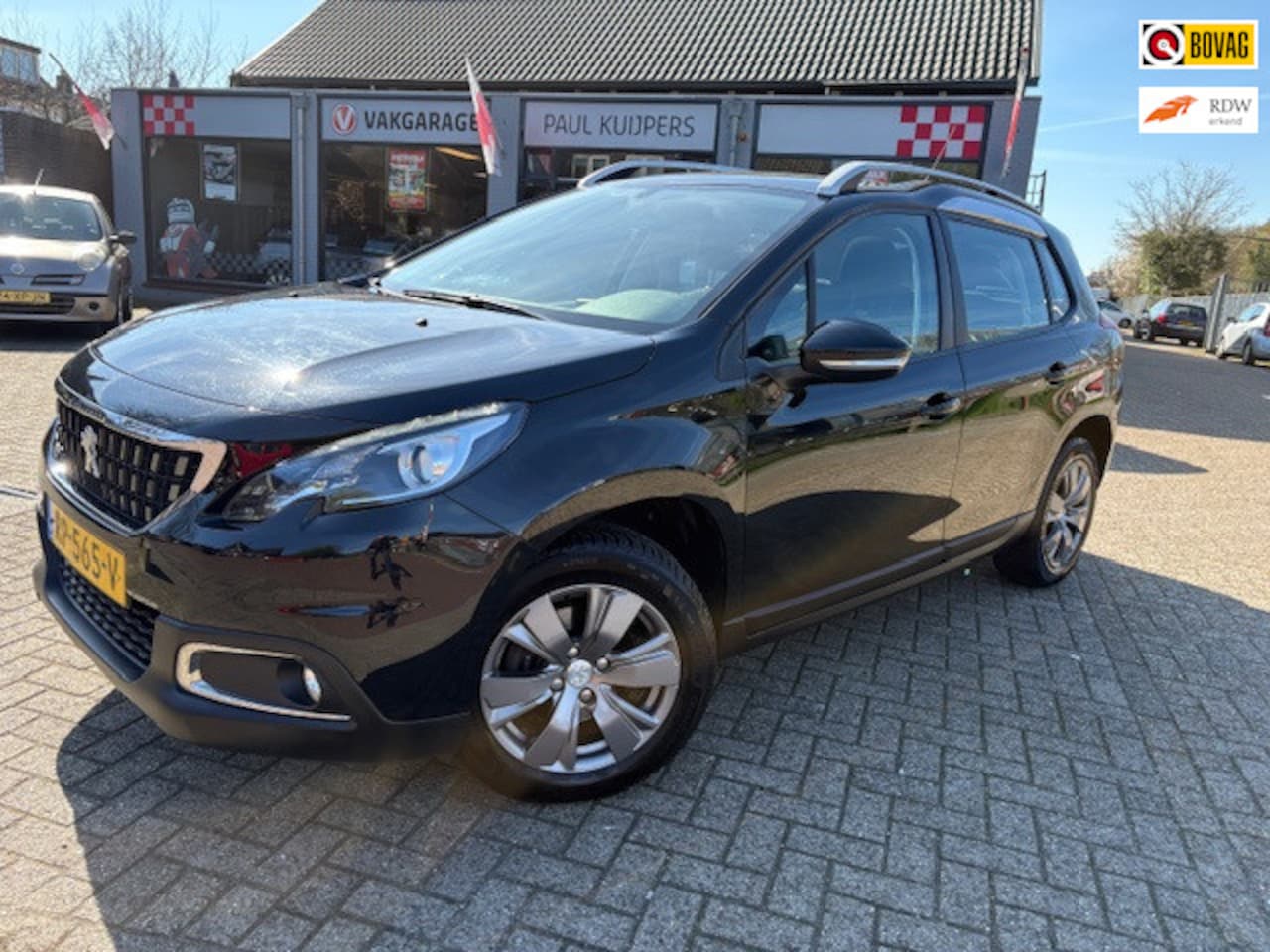 Peugeot 2008 - 1.2 110 P.T. Blue Lion *panodak + LM velg + trekhaak + pdc* - AutoWereld.nl