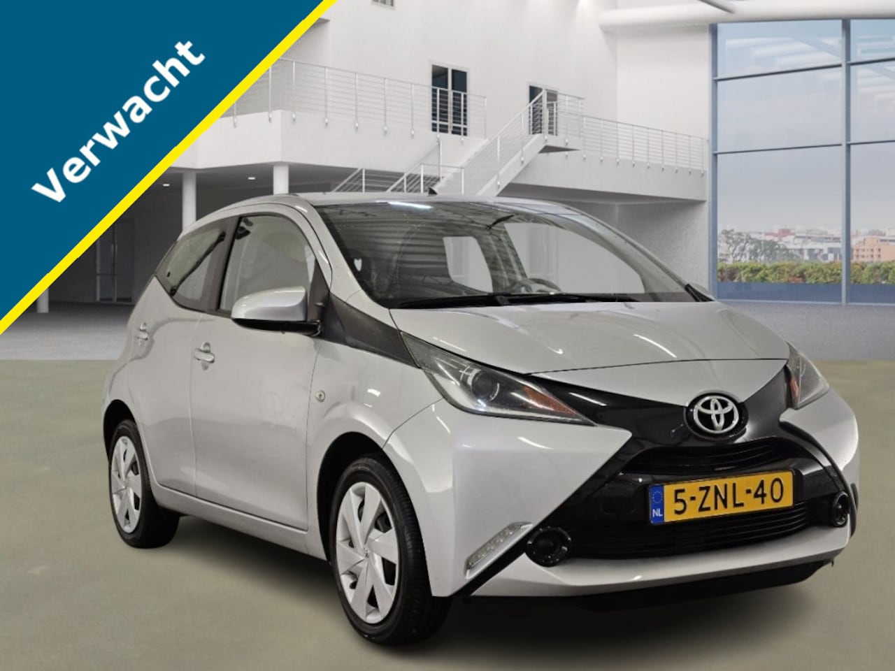 Toyota Aygo - VERWACHT! 1.0 VVT-i X-PLAY AUTOMAAT + AIRCO/CAMERA/PDC 67.000 KM! - AutoWereld.nl