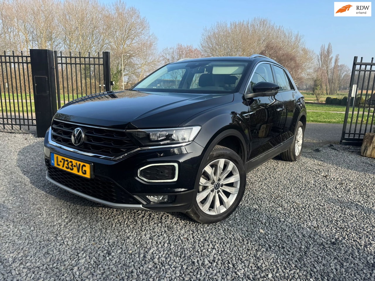 Volkswagen T-Roc - 1.5 TSI Sport / Carplay / Stoelverwarming / onderhouden / - AutoWereld.nl
