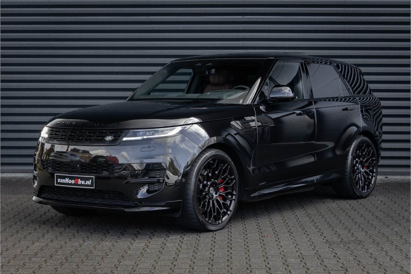 Land Rover Range Rover Sport - 3.0 P510e Autobiography 23'' Urban - Deep Garnet - AutoWereld.nl