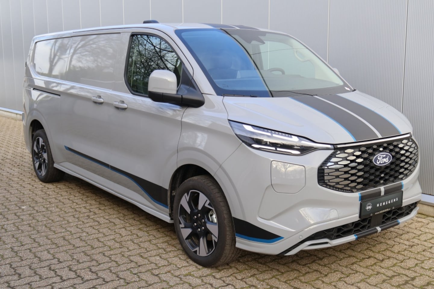 Ford Transit Custom - 340 L2H1 Sport 64 kWh | 2x Schuifdeur | 19 inch - AutoWereld.nl