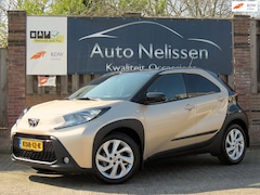Toyota Aygo X - 1.0 VVT-i MT Pulse Bi-Tone | LICHTMETALEN VELGEN | STOELVERWARMING | CAMERA | DAB+ |