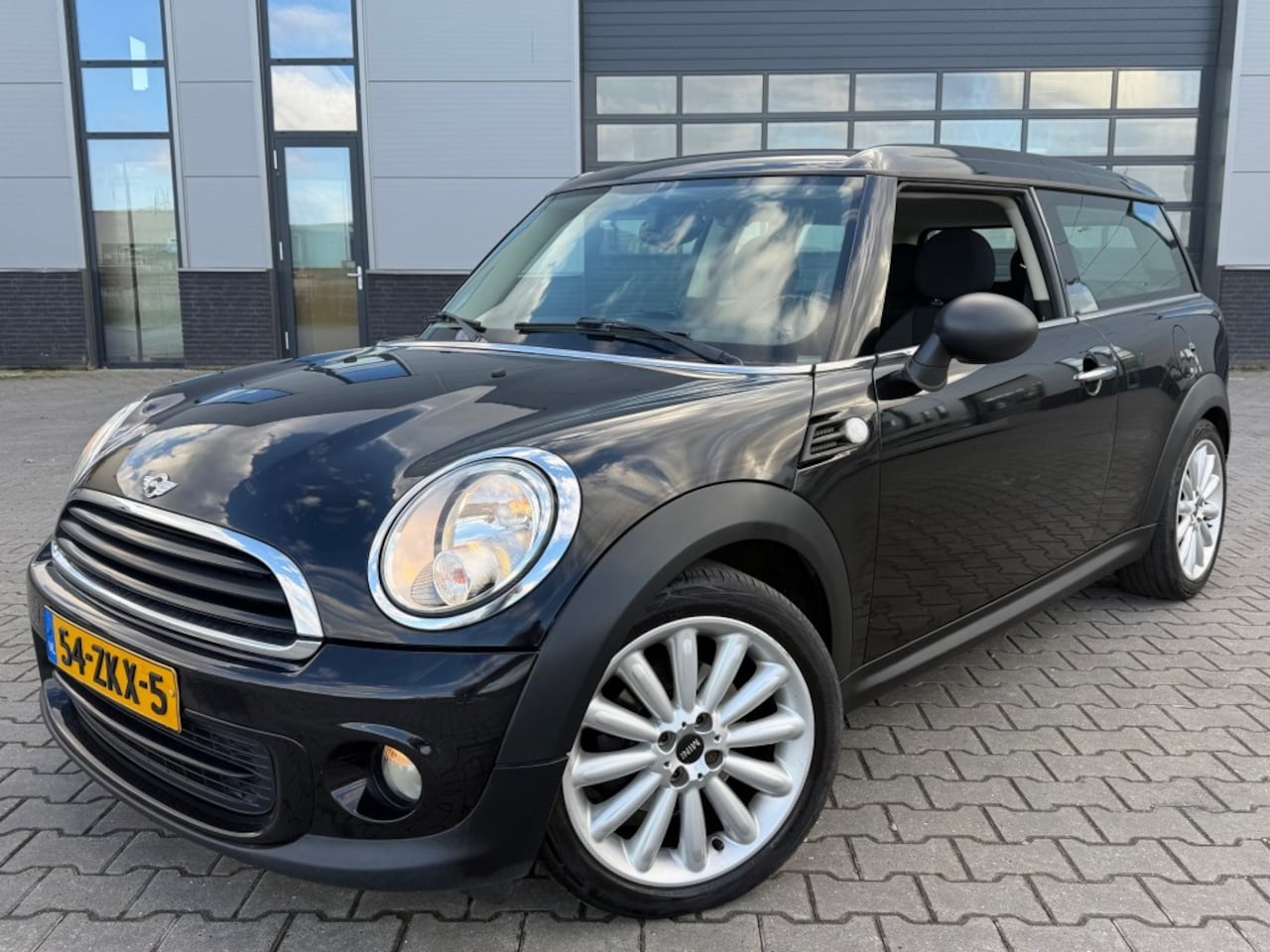MINI Clubman - 1.6 ONE BNS LINE / 17 INCH / NIEUWE APK - AutoWereld.nl