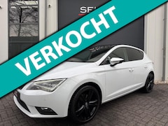 SEAT Leon - 1.2 TSI Style DSG Pano/Xenon/LED/18 Inch/Cruise/Climate/Stoelverwarming/Navigatie/Bluetoot