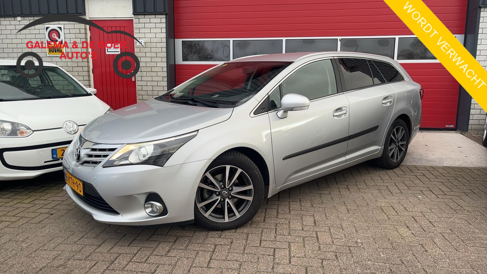 Toyota Avensis Wagon - 2.0 D-4D Dynamic Business TREKHAAK / CAMERA / LEDER-ALCANTARA / STOELVERW / KEYLESS / NAVI - AutoWereld.nl