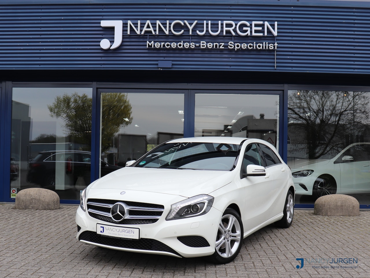 Mercedes-Benz A-klasse - 180 Automaat | Urban | Cruise Control | Parkeersensoren V + A | BI-Xenon | - AutoWereld.nl