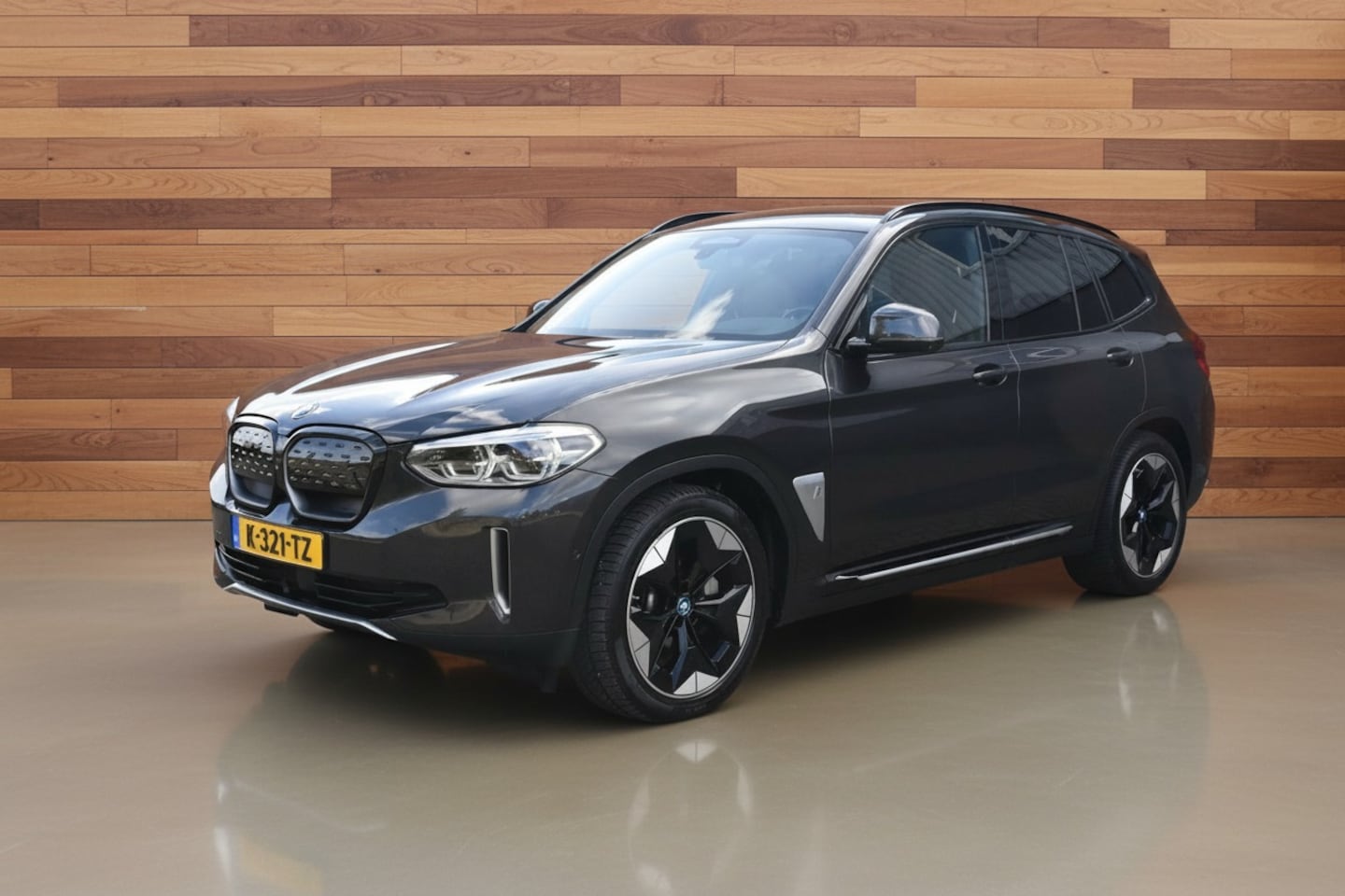 BMW iX3 - High Executive 80 kWh | SOH 95,37% | SHADOWLINE - AutoWereld.nl
