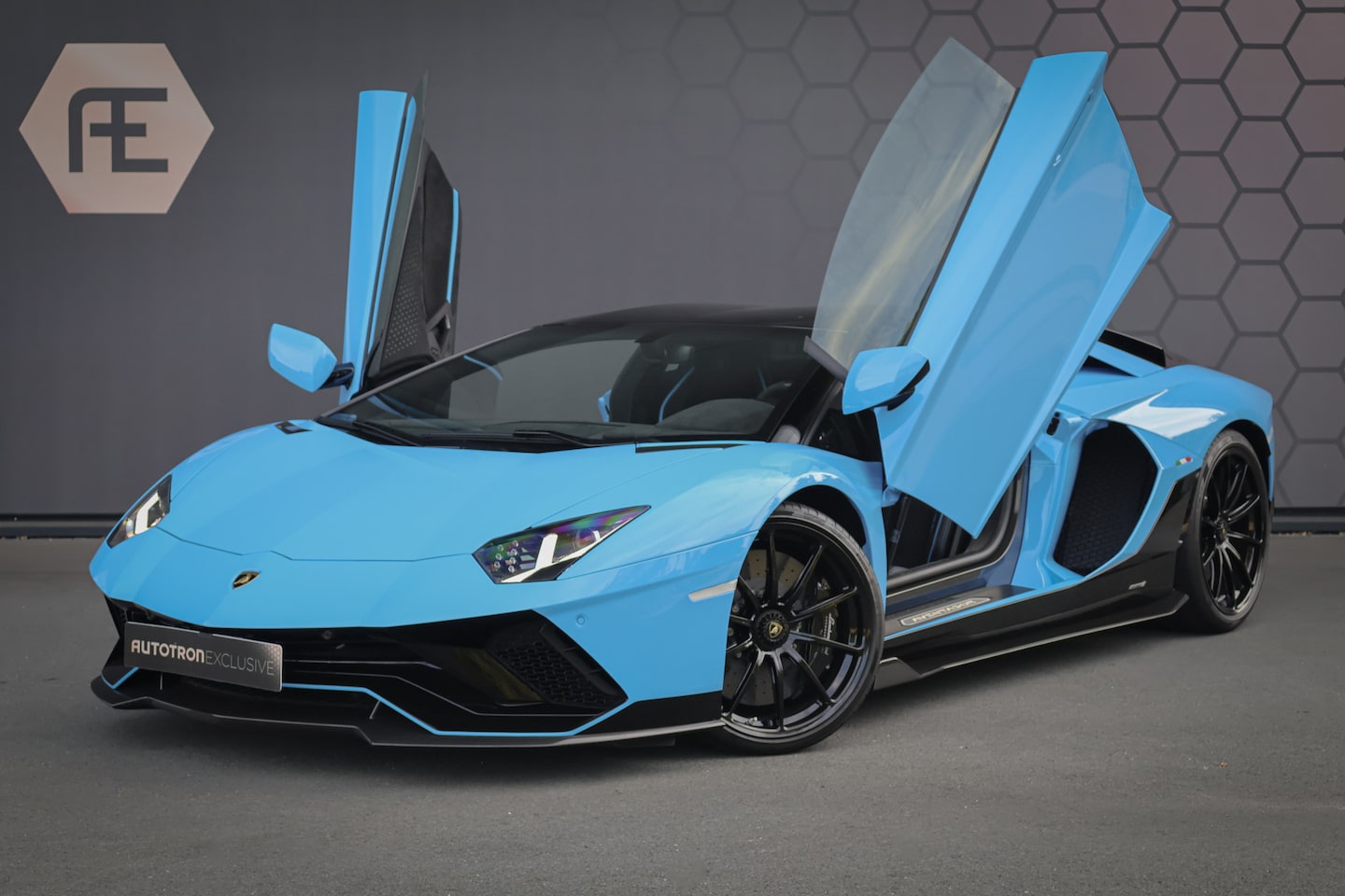 Lamborghini Aventador - Ultimae 6.5 V12 | 1 OF 350 | AD PERSONAM EXTERIOR & INTERIOR | BLU CEPHEUS | FULL CARBON | - AutoWereld.nl