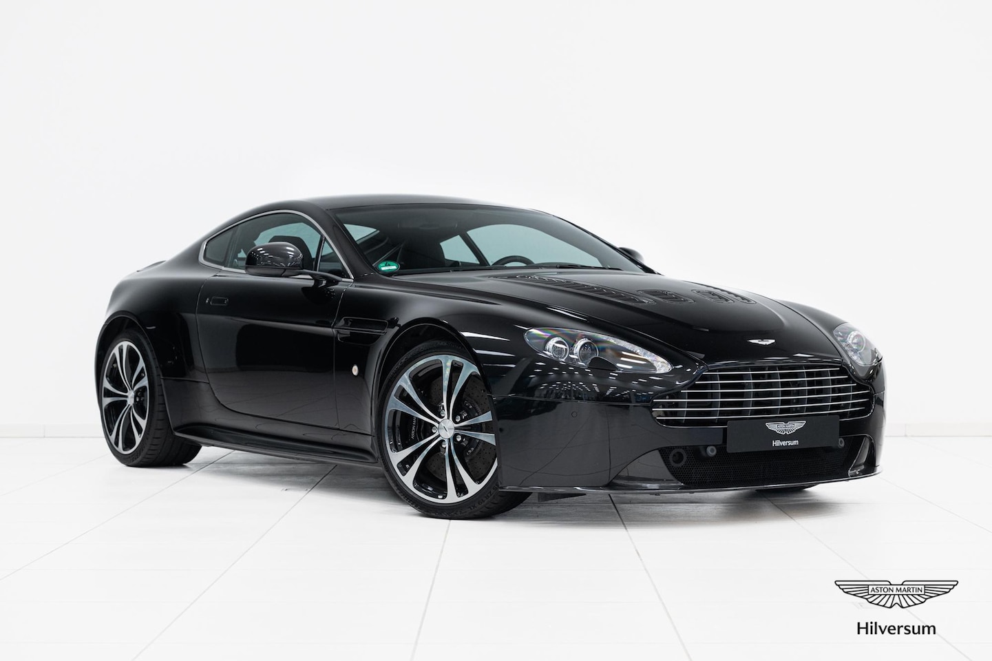 Aston Martin V12 Vantage - | Manual | Carbon Black Edition | Incl. BPM* - AutoWereld.nl