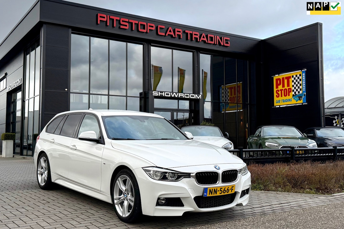 BMW 3-serie Touring - 320i Centennial High Executive 320i Centennial High Executive, NL Auto, M-Sport, Leder, CarPlay, Navi - AutoWereld.nl