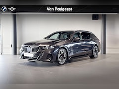 BMW 5-serie Touring - 530e xDrive M Sportpakket Pro | Trekhaak | Comfortstoelen | Innovation Pack | Bowers & Wil