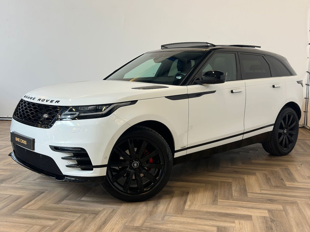 Land Rover Range Rover Velar - 2.0 I4 Turbo AWD R-Dynamic HSE|PANO|CARPLAY|INRUIL MOGELIJK - AutoWereld.nl