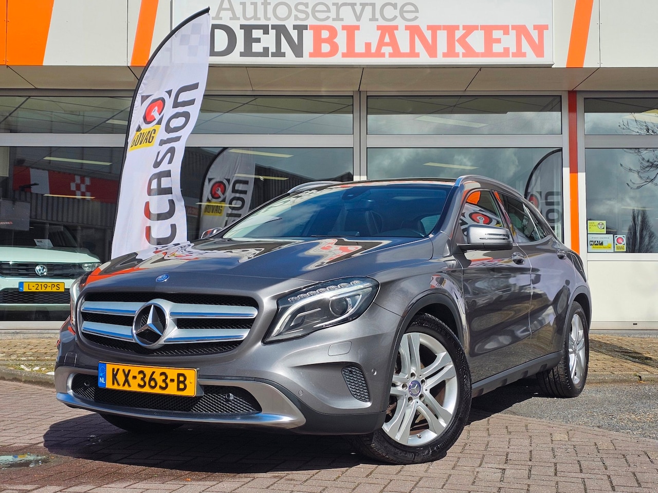 Mercedes-Benz GLA-Klasse - 200 Ambition Automaat BJ.2016 / Panodak / Navi / Camera / 18"Lmv / Trekhaak !! - AutoWereld.nl