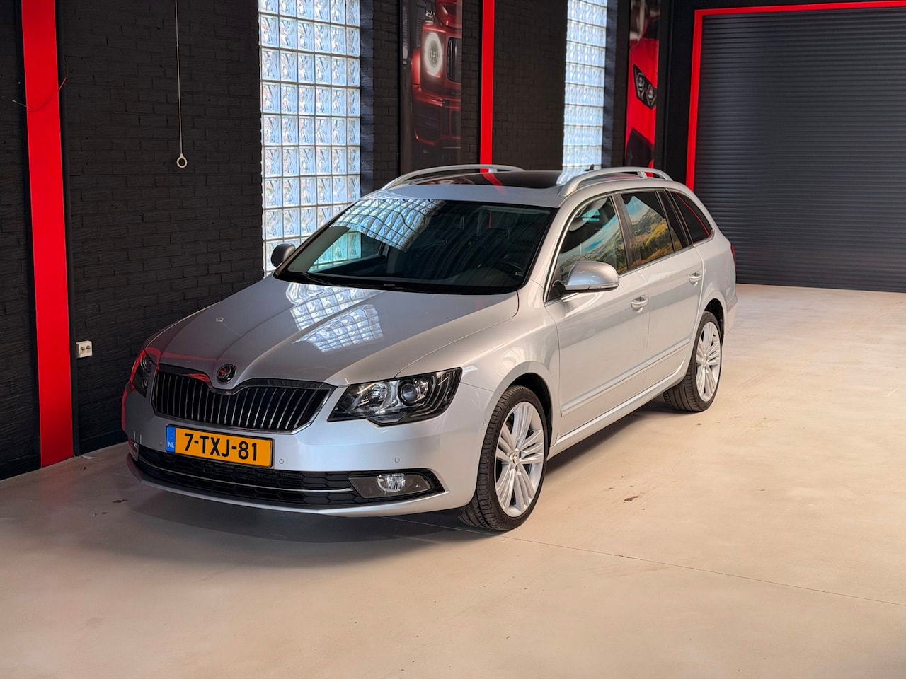 Skoda Superb Combi - 1.8 TSI Elegance Business|NAVI|PDC|XENON|PANO|LEER - AutoWereld.nl