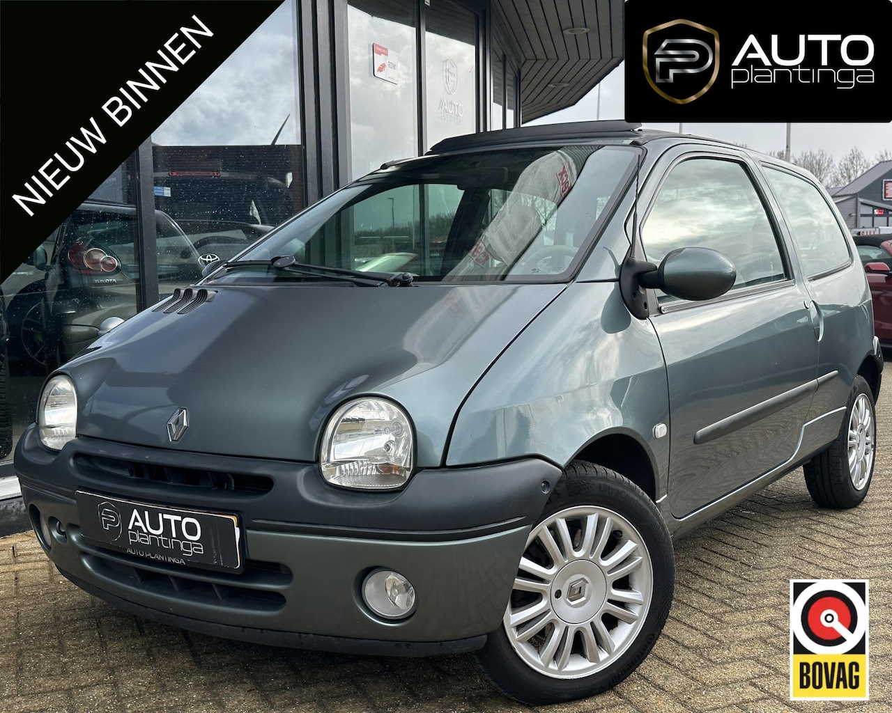 Renault Twingo - 1.2 Paris | LUXE | UNIEK LIEFHEBBERSAUTO | BOMVOL | Zeer Nette Staat | PANO | Lederen Bekl - AutoWereld.nl