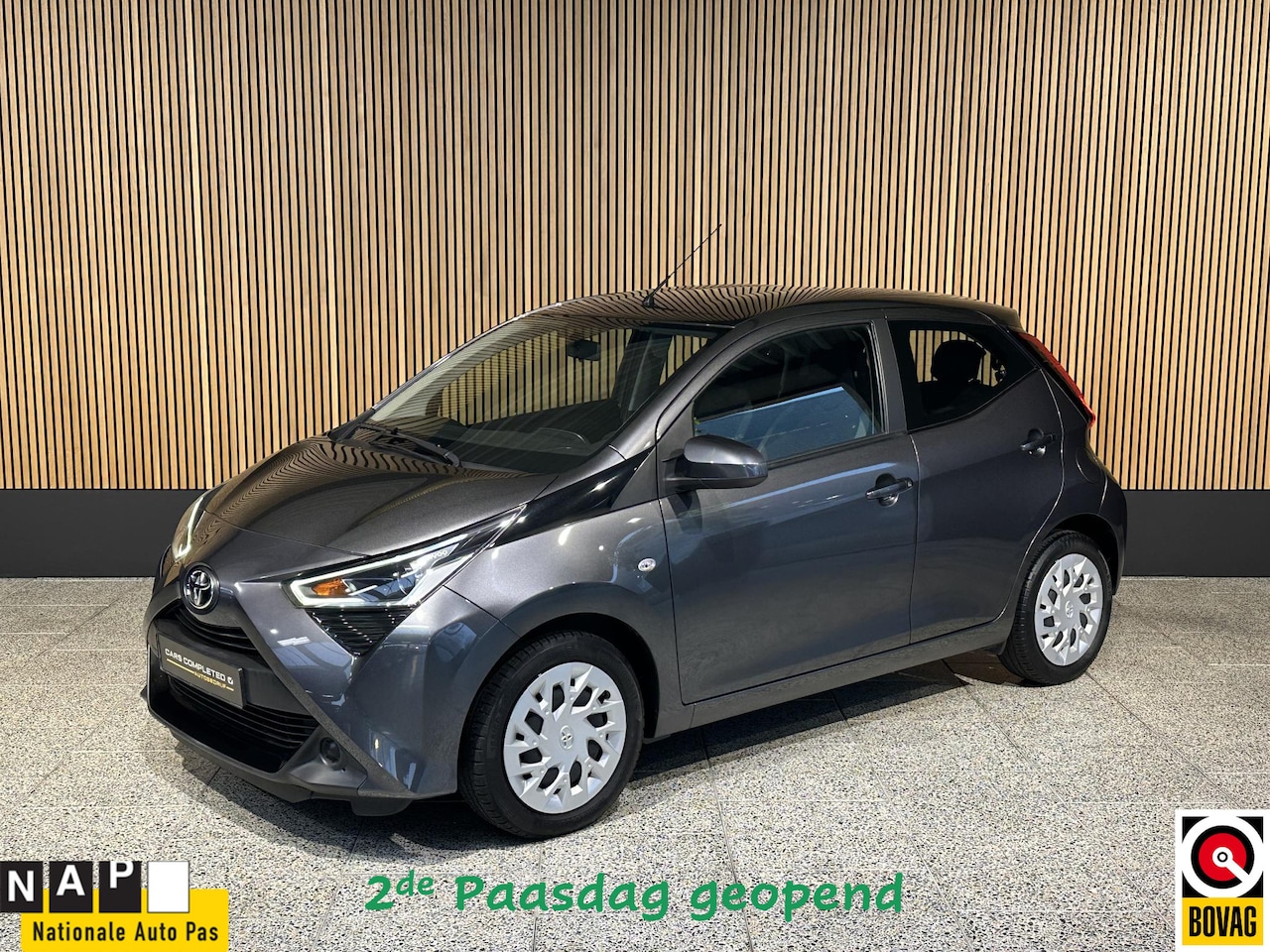 Toyota Aygo - 1.0 VVT-i x-play NL auto | Navi | Camera | LED verlichting - AutoWereld.nl