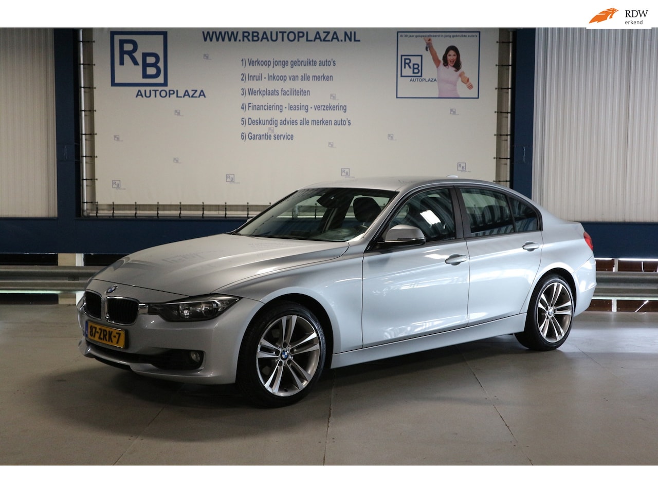 BMW 3-serie - 320i AUTOMAAT / NAP / FULL SERVICE HISTORIE / APK 2027 ! ! ! - AutoWereld.nl