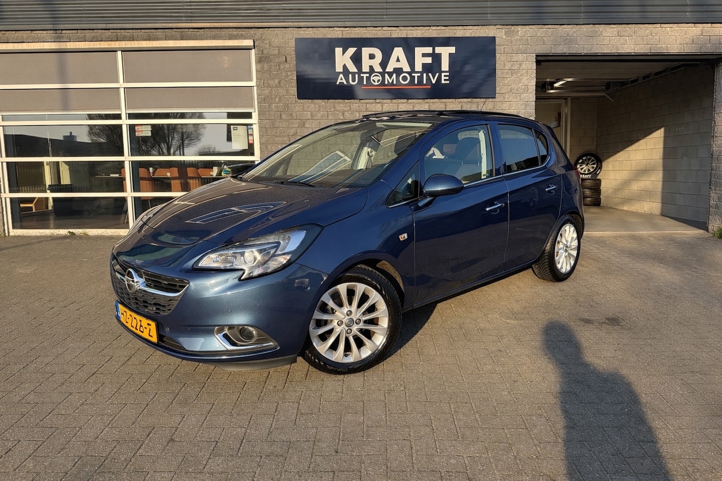 Opel Corsa - 1.4 Cosmo+ | Full option | PANO | Camera | LED | Cruise | Blind spot assist | Trekhaak | W - AutoWereld.nl
