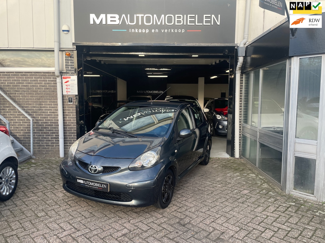 Toyota Aygo - 1.0-12V +/5 Deurs/Automaat/1 JR-Apk/Nap/Nieuwe Koppeling! - AutoWereld.nl